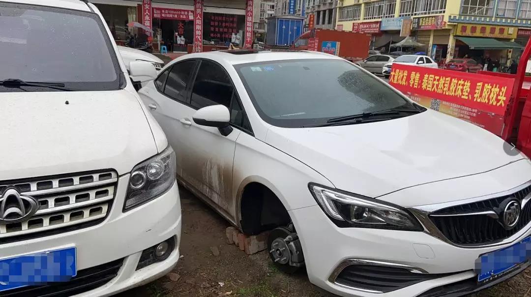 什么仇什么怨?安岳女司机去开车,发现两个车轮不翼而飞...