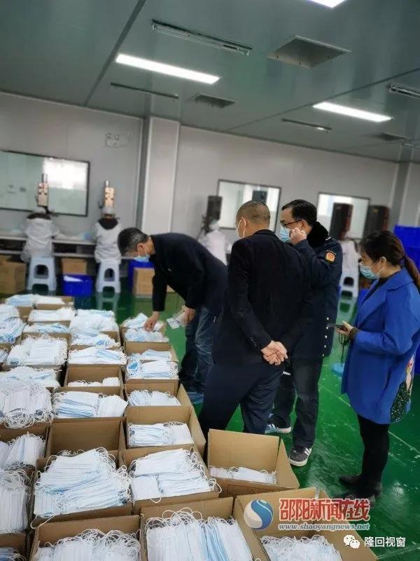 隆回县市场监管局检查口罩生产企业