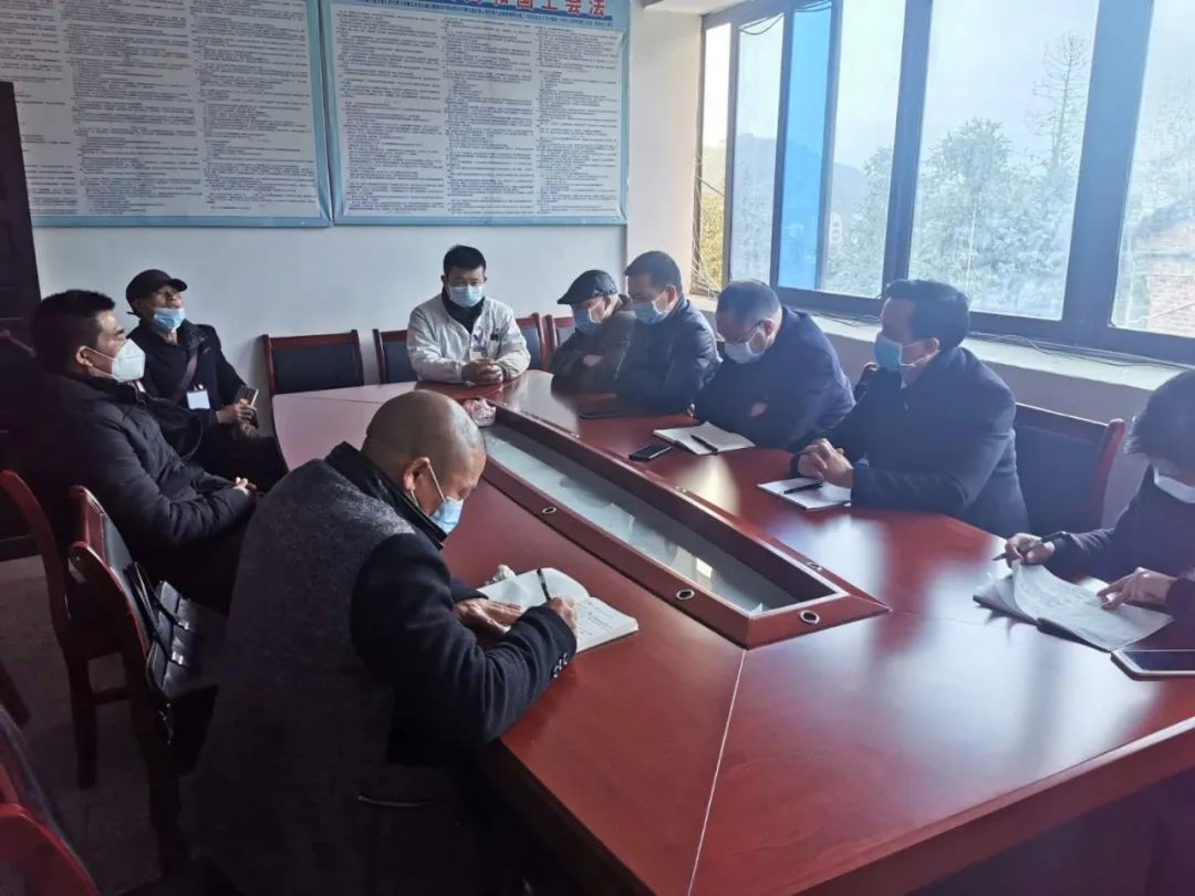 隆回县卫健局就高平镇卫生院硬件改造相关事宜，与罗洪人网代表举行座谈互动会