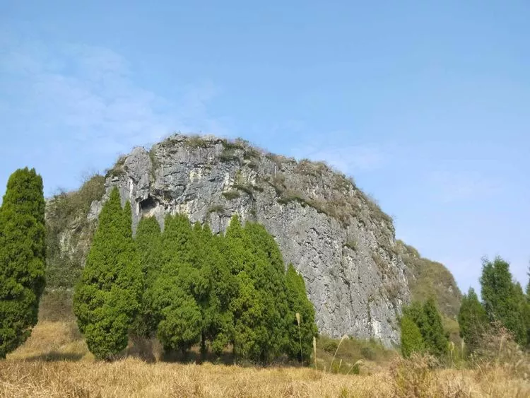 洞口县竹市镇管竹乡歧石村的这座神秘的石头寨是个游玩的好去处