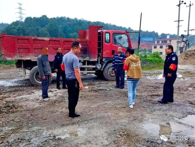 安保维稳，洞口“宝庆大叔”在行动