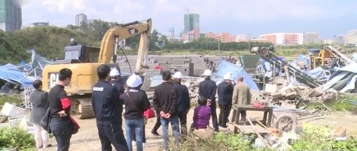 洞口多部门联合开展控违拆违集中行动