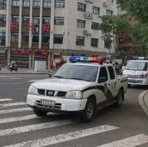 隆回一摩托车和三轮车相撞，导致多人受伤！