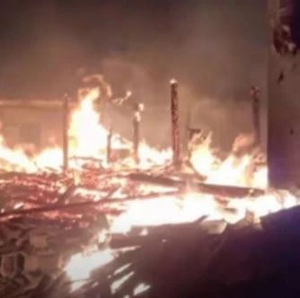 隆回小沙江一民房起火，现场火势凶猛！