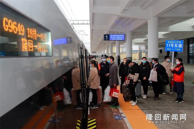 隆回定制10趟高铁免费送6000余名农民工返岗就业