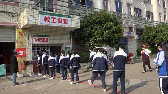 今天，安岳“神兽”返校，学校这波操作让人很放心