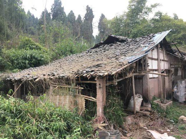 爱心汇聚力量，岳城街道南桥村贫困户住新房