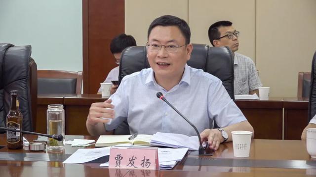 贾发扬会见皇氏集团总裁陈易一一行