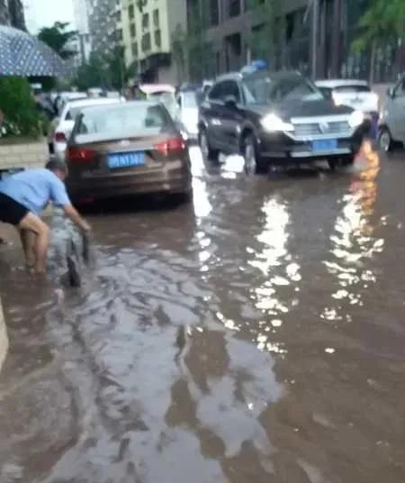 一夜惊雷！暴雨后，安岳开启看“海”模式，幸好有他们