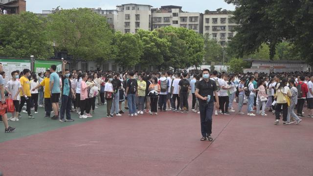 安岳中考今日开考，16442名学子参加考试