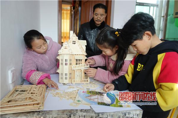 隆回县雨山中小学科技组：劳技创新教育活动常态化