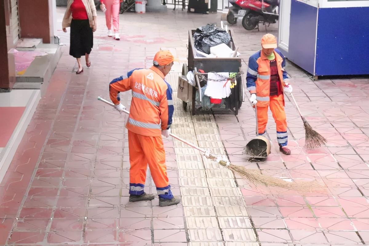 十年环卫人，风雨同舟路，安岳这对“环卫夫妻”的故事太感人了