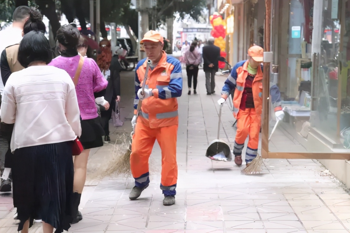 十年环卫人，风雨同舟路，安岳这对“环卫夫妻”的故事太感人了