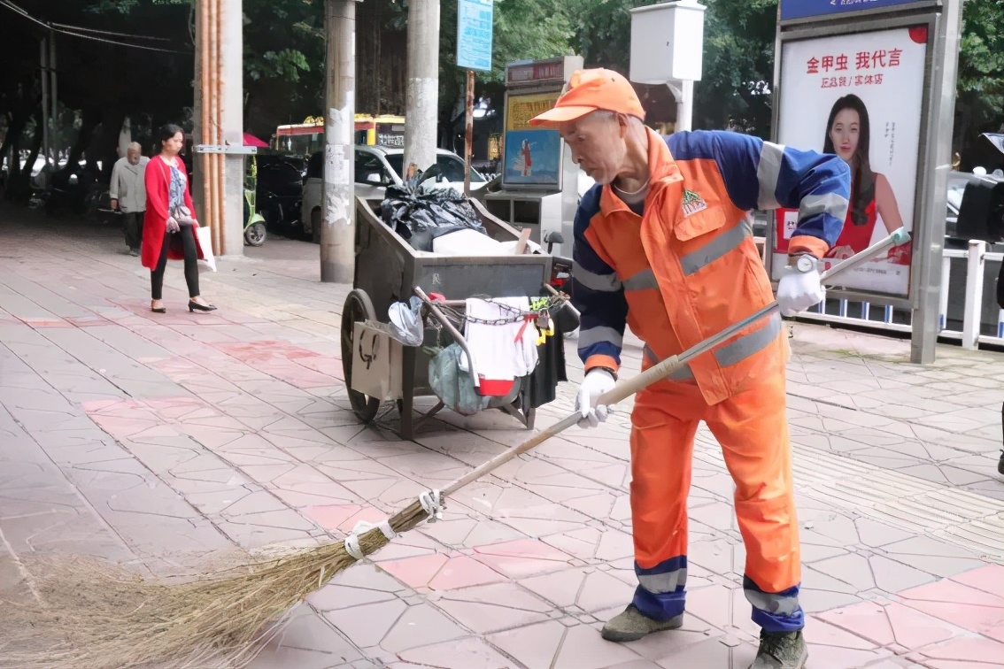 十年环卫人，风雨同舟路，安岳这对“环卫夫妻”的故事太感人了