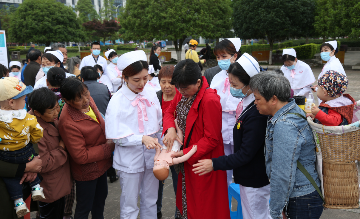 安岳普州文化广场开展了一场有意义的活动，深受市民的好评