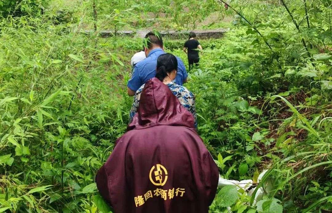 隆回金石桥派出所：冒雨找回离家少年