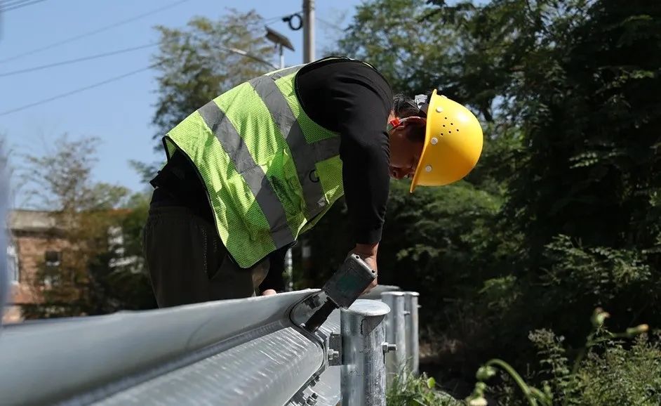 隆回：乡村公路安全生命防护工程有序推进